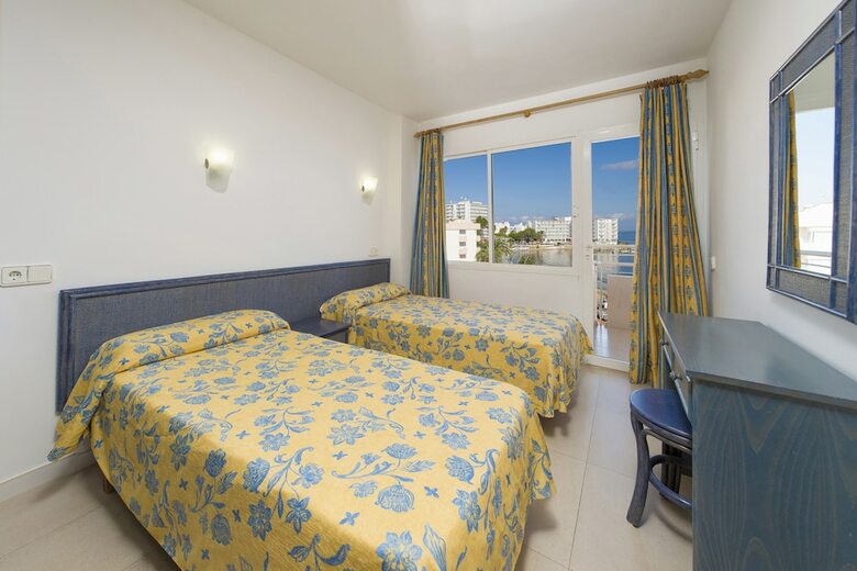 Apartamentos Playa Bella