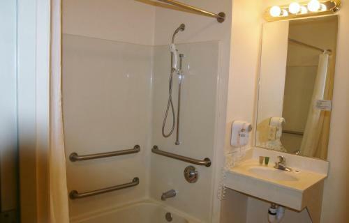 Hotel National Heritage Inn And Suites