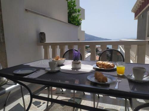 Apartment Valentina - Private Pool,200m From Beach