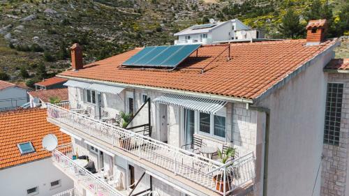 Sea And Mountain View Apartments