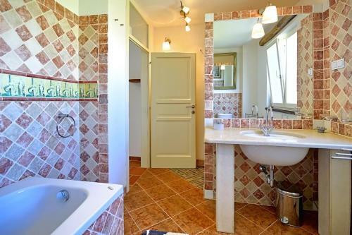 Romantic Villa Leon With Private Pool & 5 Bedrooms