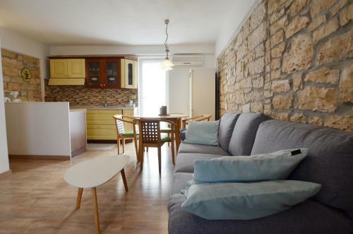 Anela House
