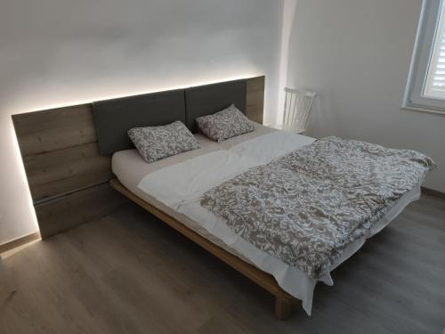Apartamento Ku?a Salamuni? - Jelsa