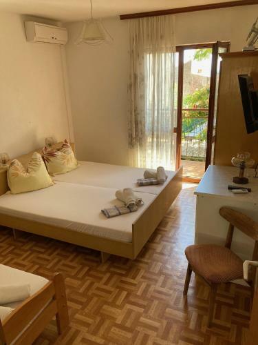 Apartments Mimoza Komiza