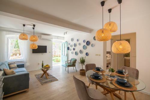 Apartments Mali Raj Komiza