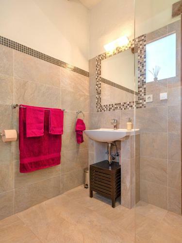 Maison En Pierre Situ�e � L'entr�e de La Ville de Hvar