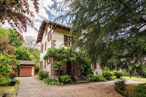 Apartamento Roomy '900 House Surrounded By Greenery With Parking!