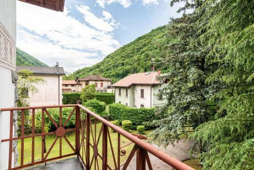 Apartamento Roomy '900 House Surrounded By Greenery With Parking!