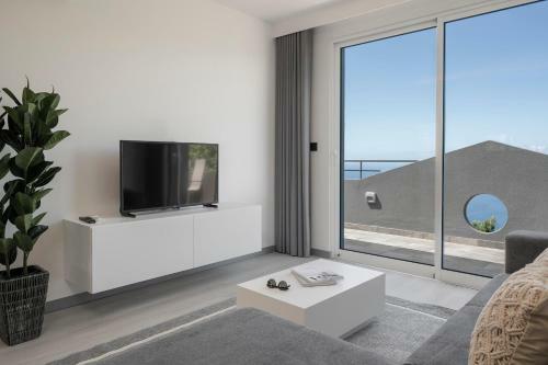 Intelsol Calheta Apartments By An Island Apart