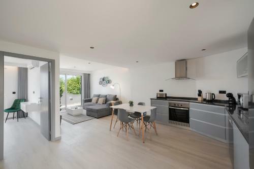 Intelsol Calheta Apartments By An Island Apart