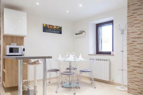 Apartments Milok