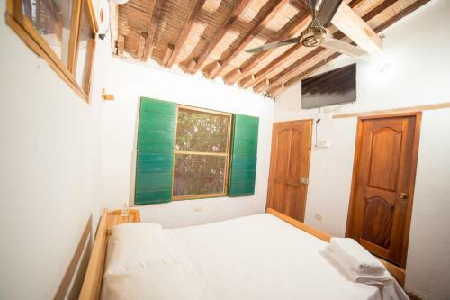 Hostal Casa Serrano - Callej�n de Don Blas Hab. Yaya