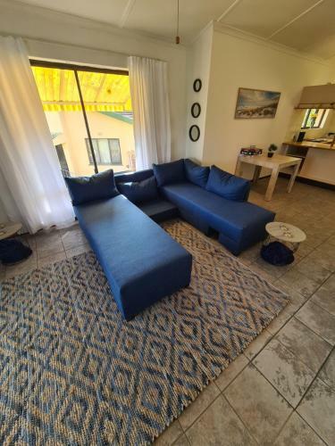 Cheerful 2 Bedroom Cottage With A Communal Pool