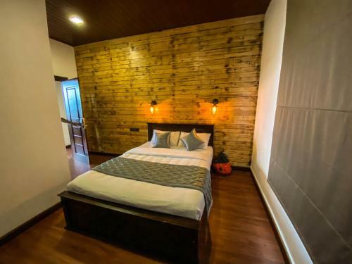 Friendly Hills Hotel