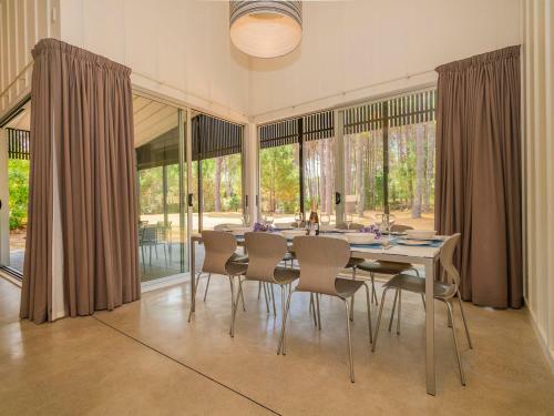 The Golden Hideaway - Matarangi Holiday Home