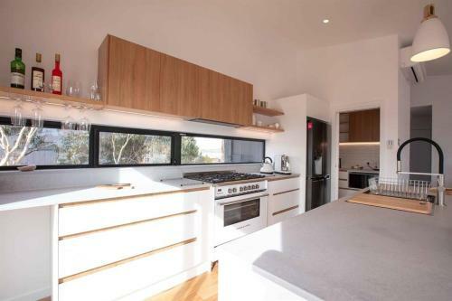 Stone & Crow - Beautiful Home Away From Home!