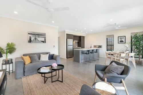 Gold Coast Theme Parks Up To 8 Guests Modern House