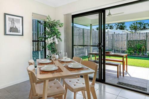Gold Coast Theme Parks Up To 8 Guests Modern House