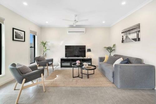 Gold Coast Theme Parks Up To 8 Guests Modern House