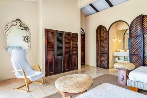 Villa Gorgeous, Lovely Home At Casa Ciclamor