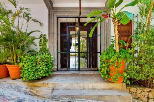 Villa Gorgeous, Lovely Home At Casa Ciclamor