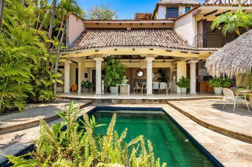 Villa Gorgeous, Lovely Home At Casa Ciclamor