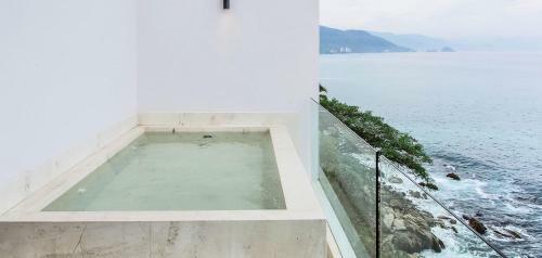 New Oceanfront Luxury Villa In Puerto Vallarta