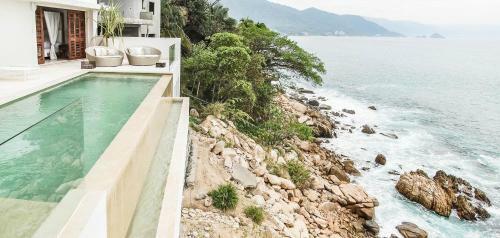 New Oceanfront Luxury Villa In Puerto Vallarta