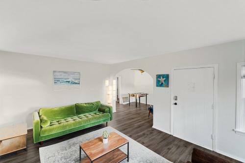 Classic Hb Home On Huge Corner Lot