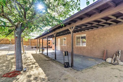 Joshua Tree Escape With Private Yard And Hot Tub!