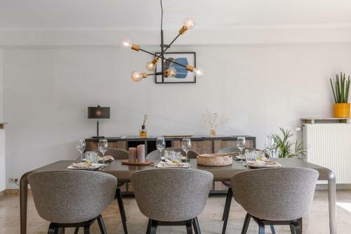 Charming And Spacious Apartment With Parking In Centre Knokke