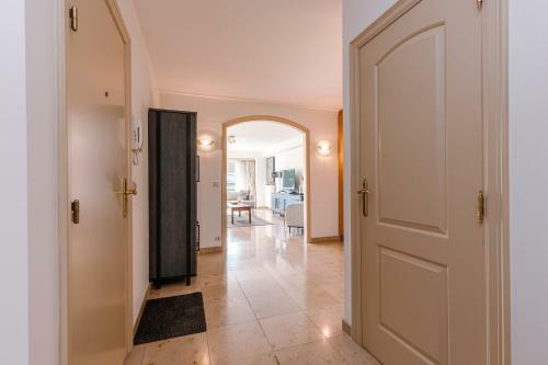 Charming And Spacious Apartment With Parking In Centre Knokke