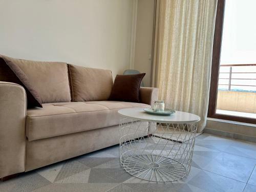 Romantic Getaway 1-bd Apartment With Sea View