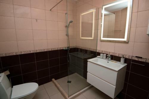 Romantic Getaway 1-bd Apartment With Sea View