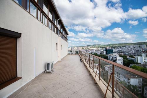 Varna Sky Apartment 2 Br With Parking And Netflix