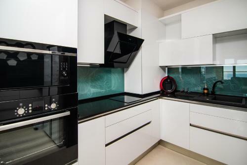 Varna Sky Apartment 2 Br With Parking And Netflix