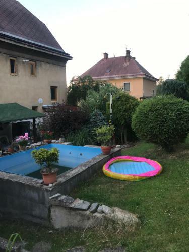 Prostorn� Byt Ve Vile Se Zahradou