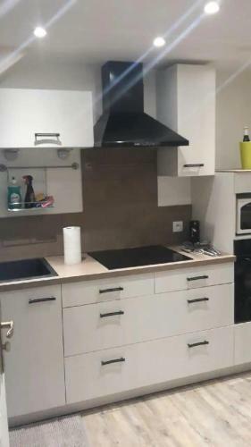 Apartamento Beau Studio Au Calme Proche de La Cath�drale