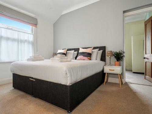 Pass The Keys Luxury 7 Bed Beachfront Victorian Terrace House