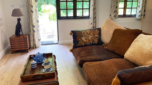 Looking Glass Cottage And Baskerville Retreat Cottage