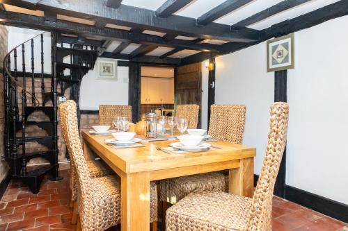 Two Pound Cottage By Cliftonvalley Apartments