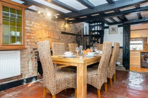 Two Pound Cottage By Cliftonvalley Apartments