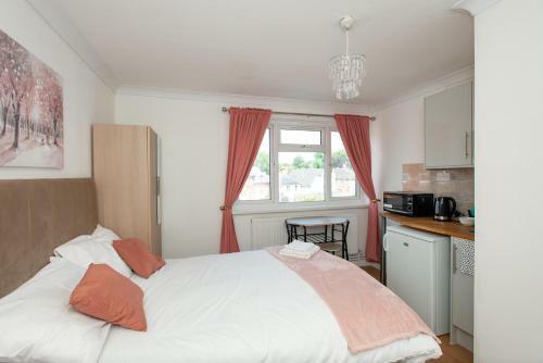 Motel Studio Apartment By Rajmoni Retrearts