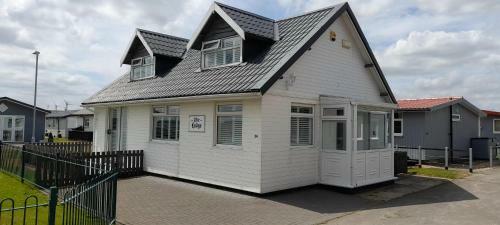Stunning Two Storey Spacious Chalet
