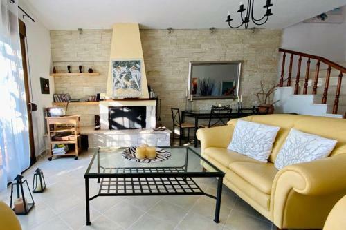 Villa Luxurious 3-bdrm Maisonette With Sea Views