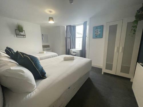 Morden Holiday House Next To Brighton Beach Sleep 15