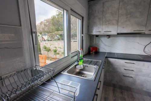 Electra Modern Apartment With Cozy Garden