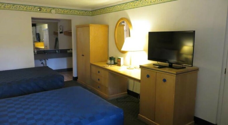 Hotel Maingate Lakeside Resort