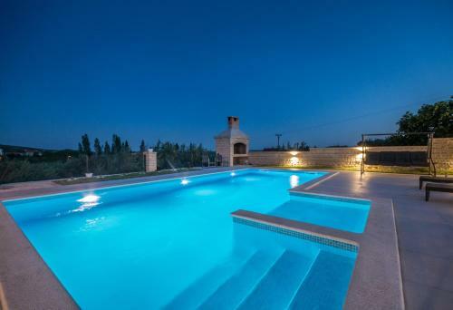 Poolincluded - Holiday Home Maslina