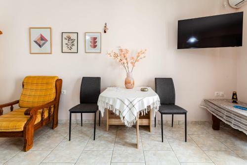 Posada Kalamata City Centre-cozy Nest